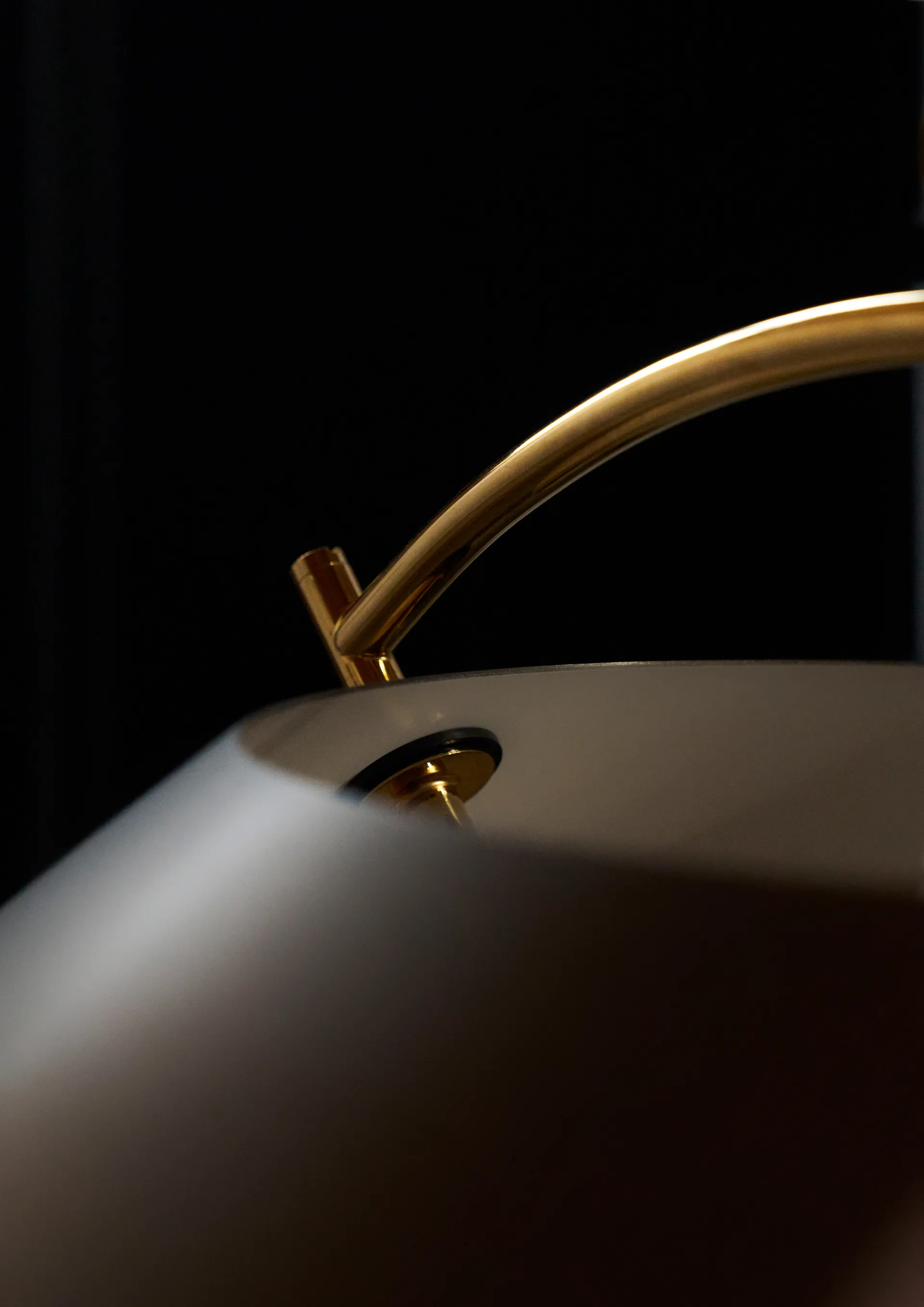 HJW37 The Pendant Birthday Edition, Antikk messing, med heis, Ø51 cm Carl Hansen & Søn