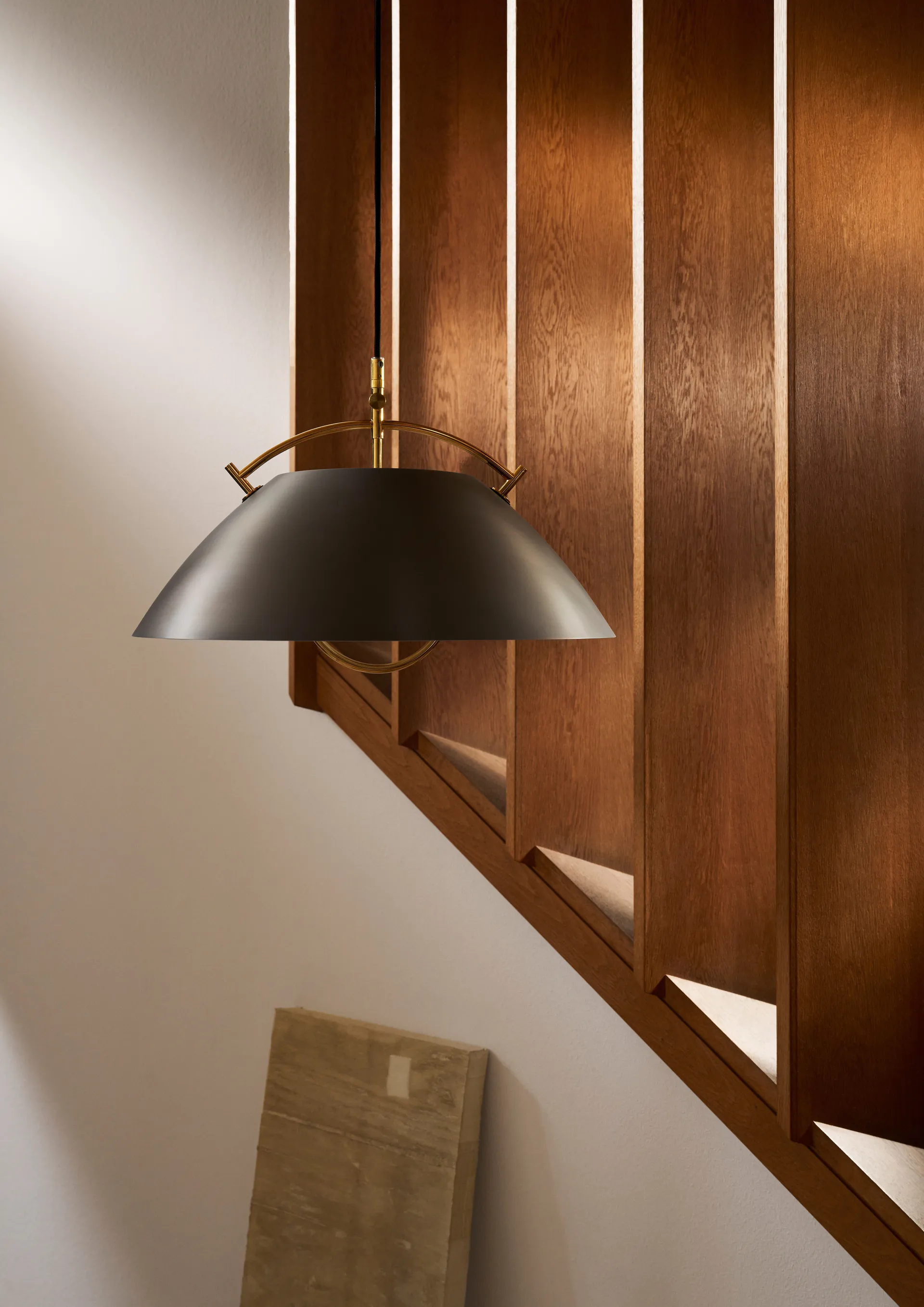 HJW37 The Pendant Birthday Edition, Antikk messing, med heis, Ø51 cm Carl Hansen & Søn