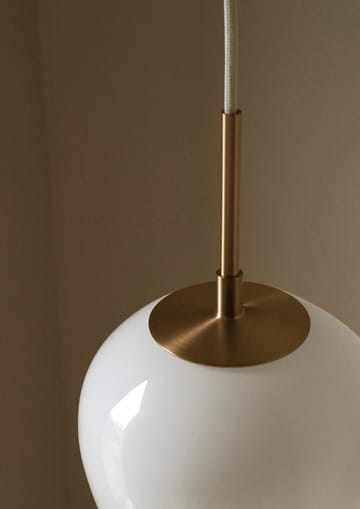 MT221 Tulip-lampen Ø17 cm - Opalglass-messing - Carl Hansen & Søn