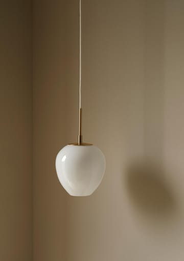 MT221 Tulip-lampen Ø17 cm - Opalglass-messing - Carl Hansen & Søn