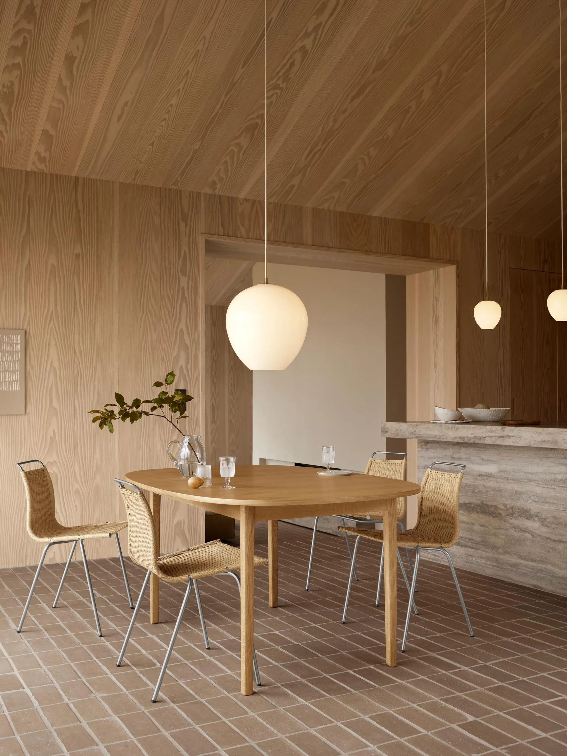 MT221 Tulip-lampen Ø36 cm, Opalglass-messing Carl Hansen & Søn