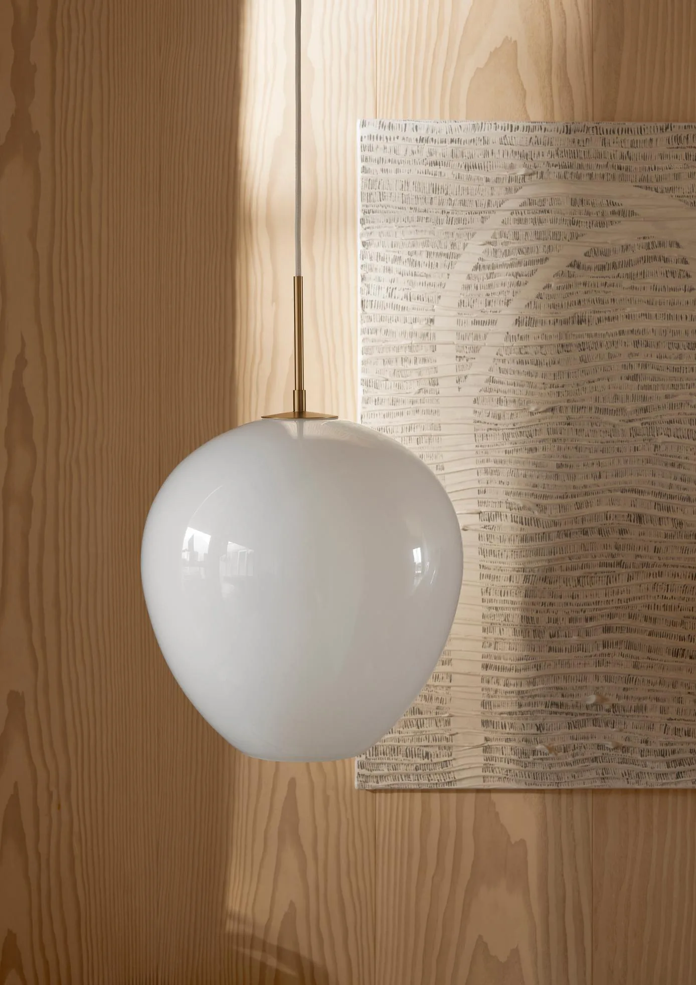 MT221 Tulip-lampen Ø36 cm, Opalglass-messing Carl Hansen & Søn