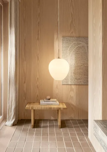 MT221 Tulip-lampen - Opalglass-messing, Ø26 cm - Carl Hansen & Søn