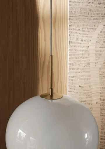 MT221 Tulip-lampen - Opalglass-messing, Ø36 cm - Carl Hansen & Søn