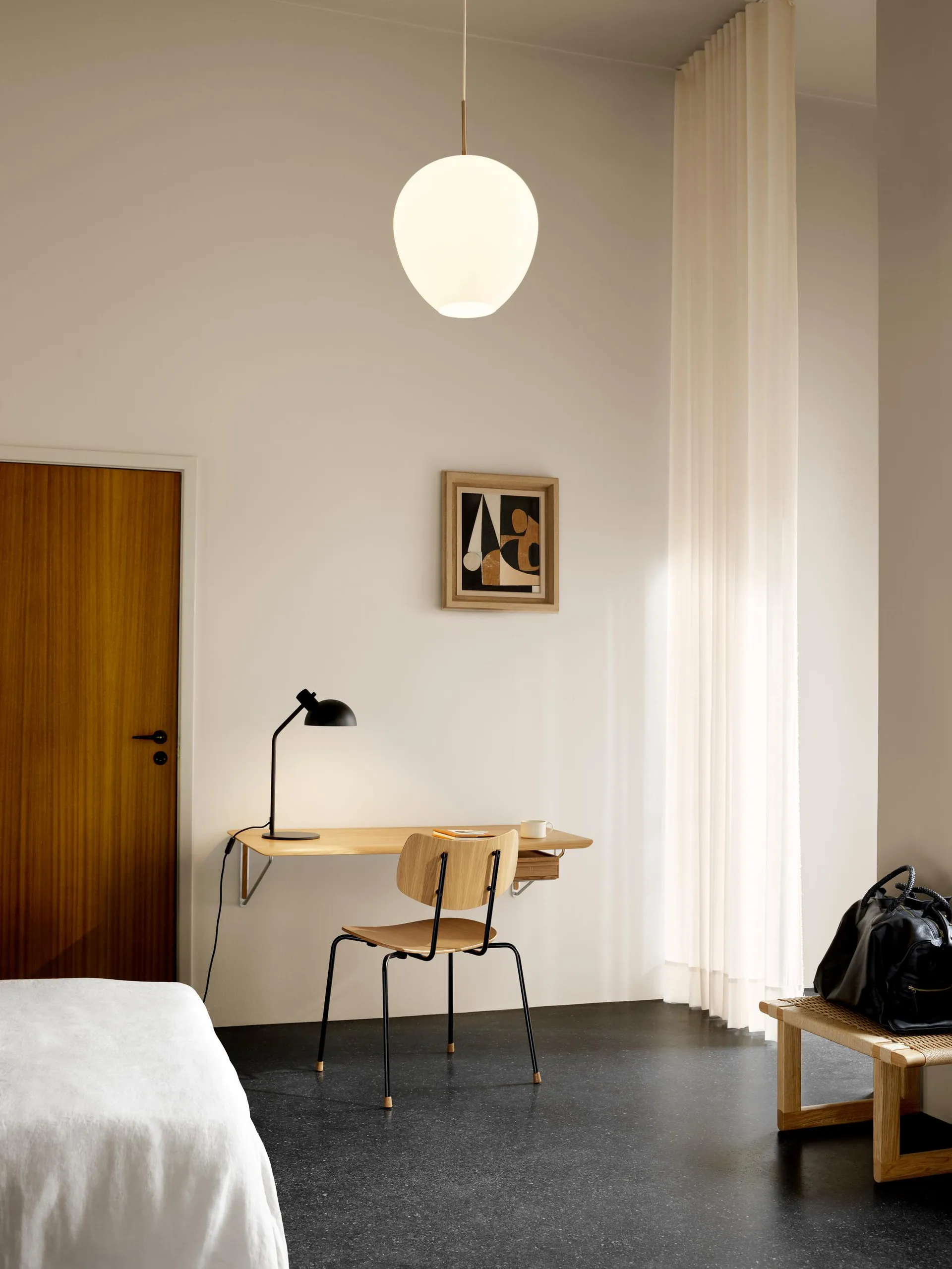 MT221 Tulip-lampen, Opalglass-messing, Ø36 cm Carl Hansen & Søn