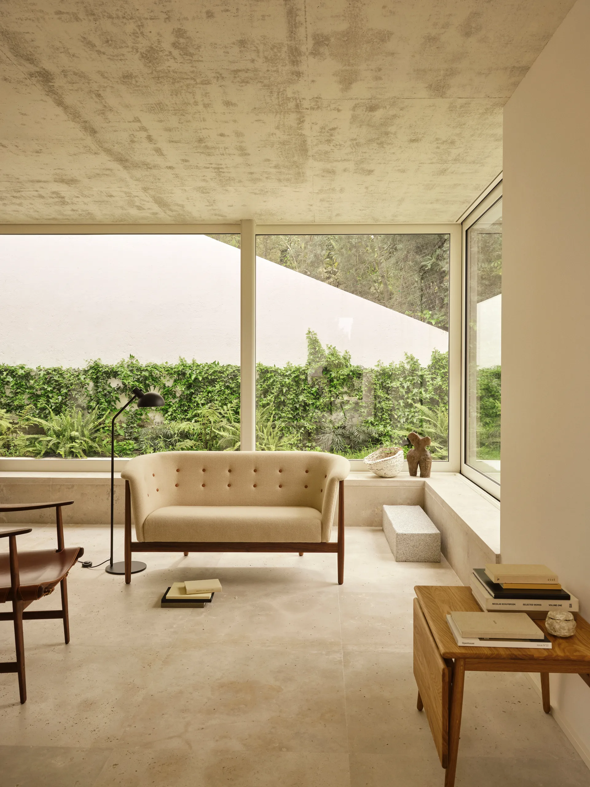 ND52-2 Vita sofa 146 cm, Hallingdal 0200-oljet valnøtt Carl Hansen & Søn