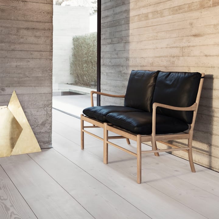 OW149-2 Colonial sofa 2-seter, Loke 7150 lær-lysoljet eik Carl Hansen & Søn