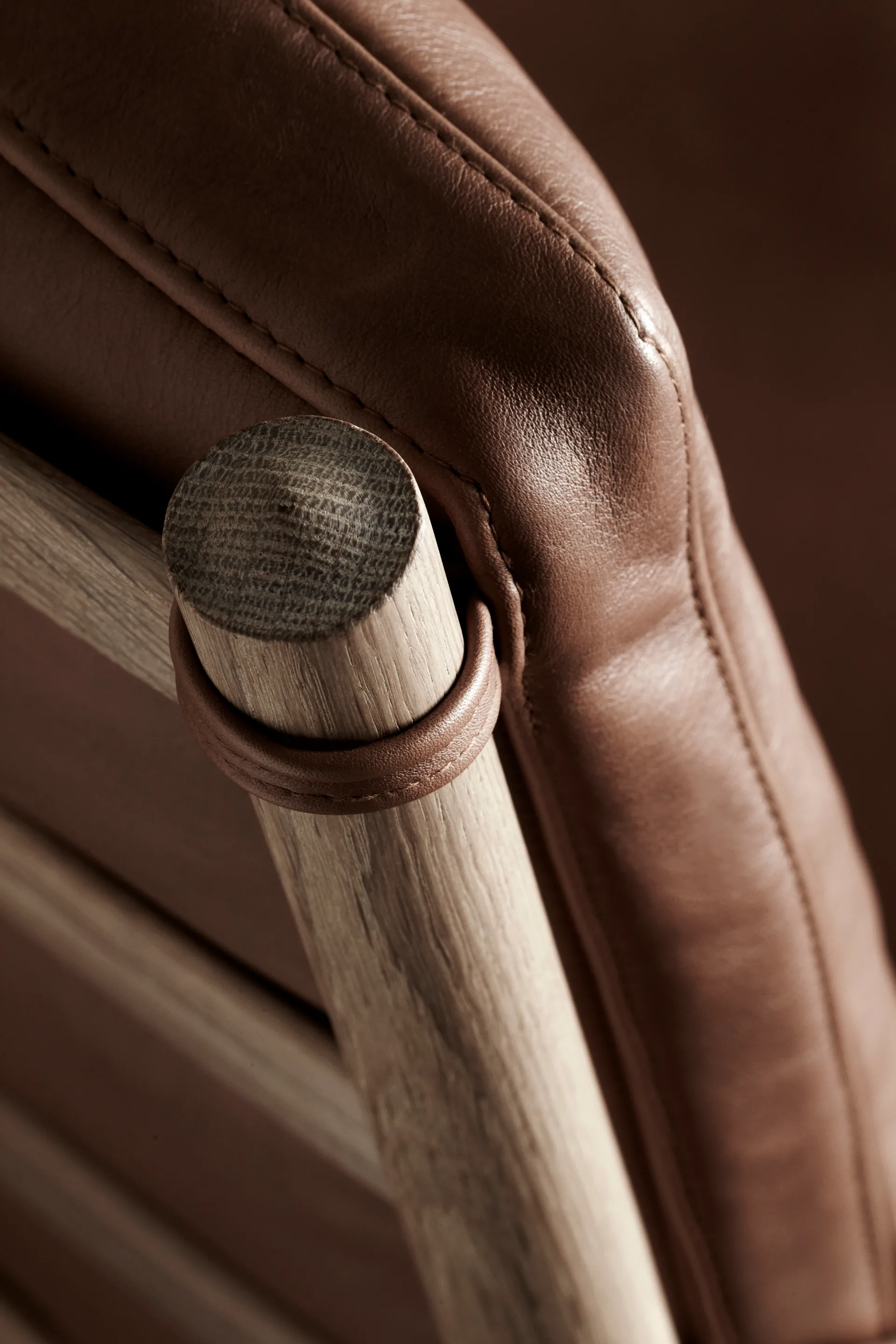 OW149 Colonial chair lenestol, Sif 90-oljet valnøtt Carl Hansen & Søn