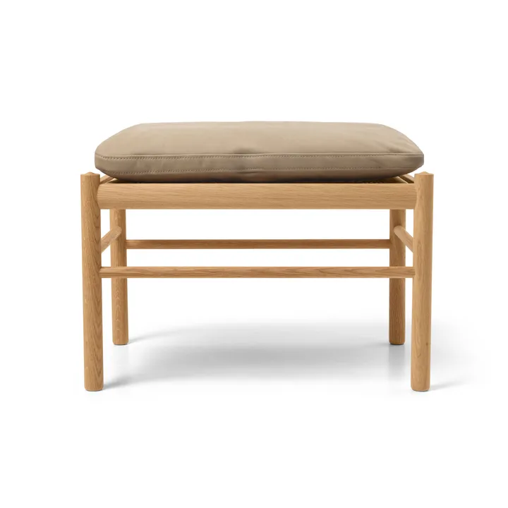 OW149F Colonial fotskammel - Terra 20366-oljet eik - Carl Hansen & Søn