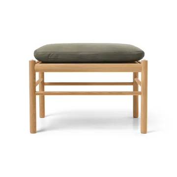 OW149F Colonial fotskammel - Terra 20368-oljet eik - Carl Hansen & Søn