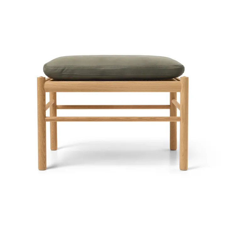 OW149F Colonial fotskammel - Terra 20368-oljet eik - Carl Hansen & Søn