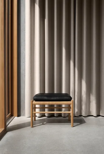 OW149F Colonial fotskammel - Thor 301 læder-hvitoljet eik - Carl Hansen & Søn