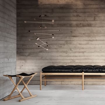 OW150 dagbed - Loke 7150 lær svart-såpet eik - Carl Hansen & Søn
