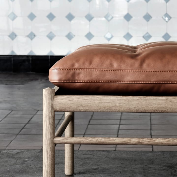 OW150 dagbed, Loke 7150 lær svart-såpet eik Carl Hansen & Søn