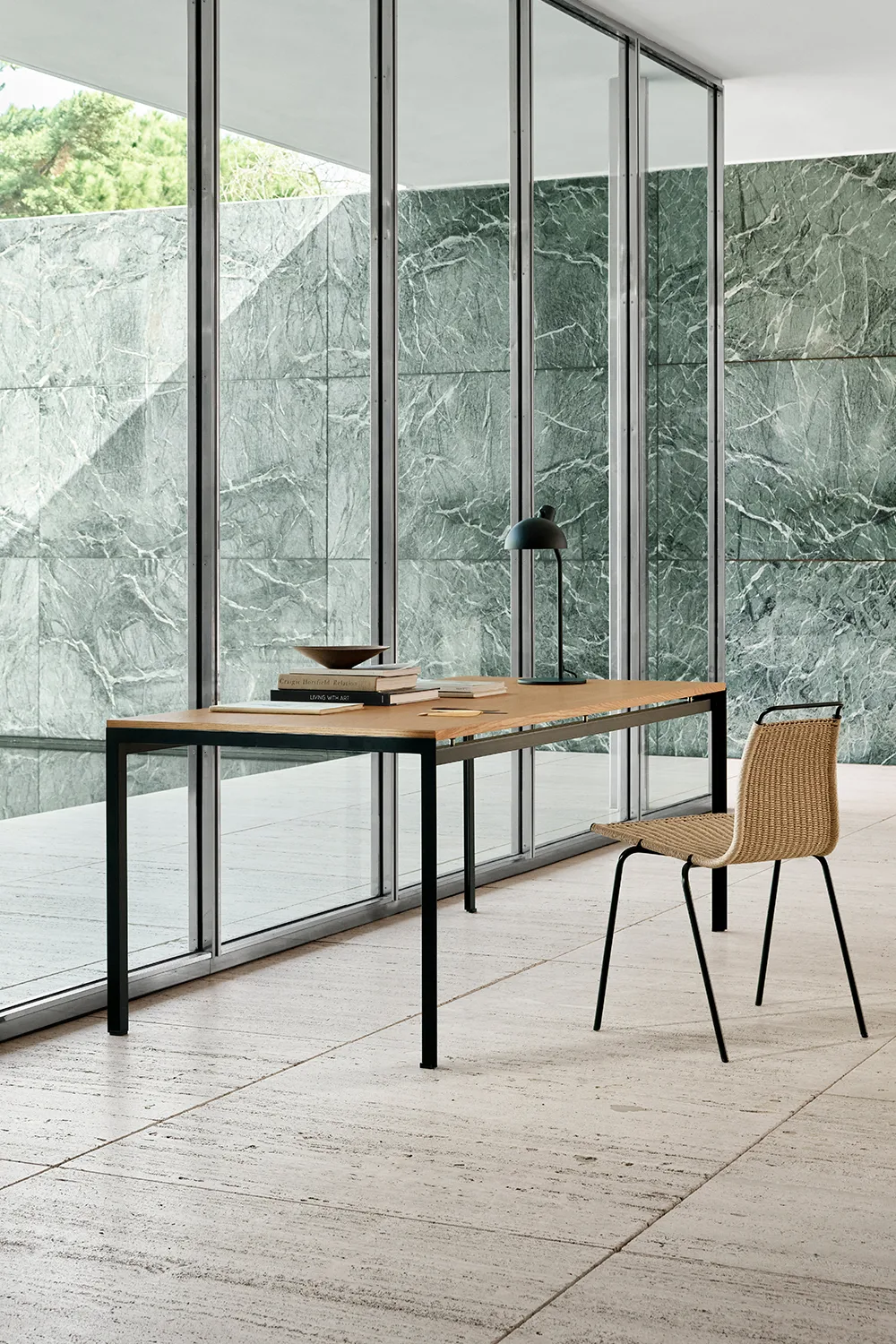 PK52 Professorbordet spisebord svartlakkert stål, Oljad eik Carl Hansen & Søn