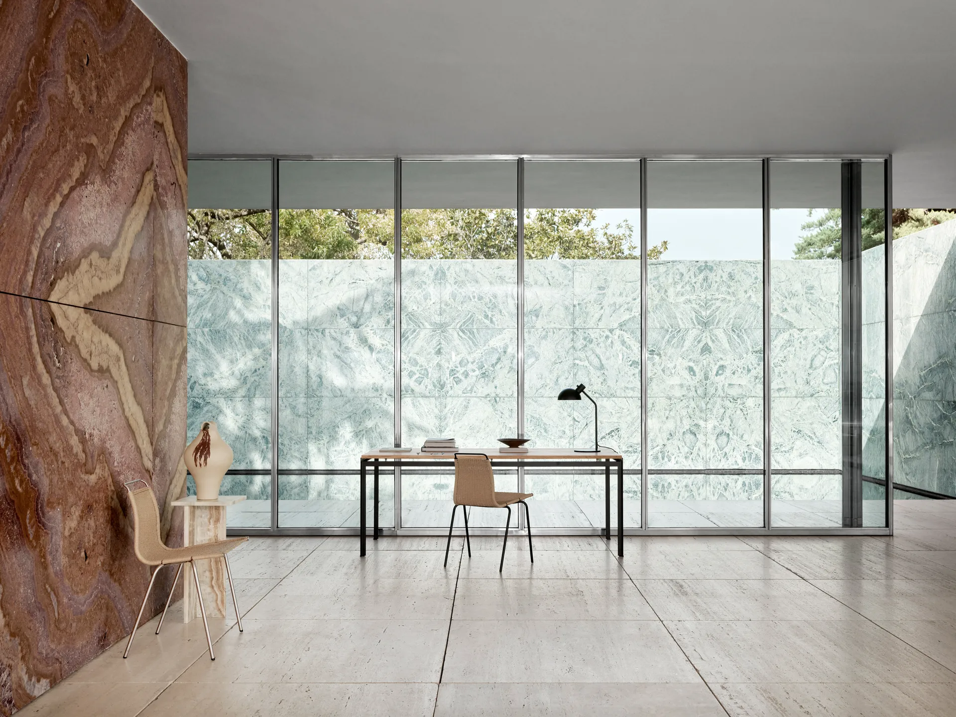 PK52 Professorbordet spisebord svartlakkert stål, Oljad eik Carl Hansen & Søn