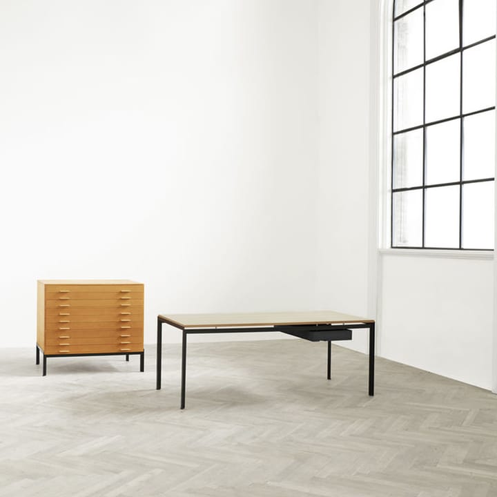 PK52A skrivebord pulverlakkert stål, Svartgrålamat-Svart Carl Hansen & Søn
