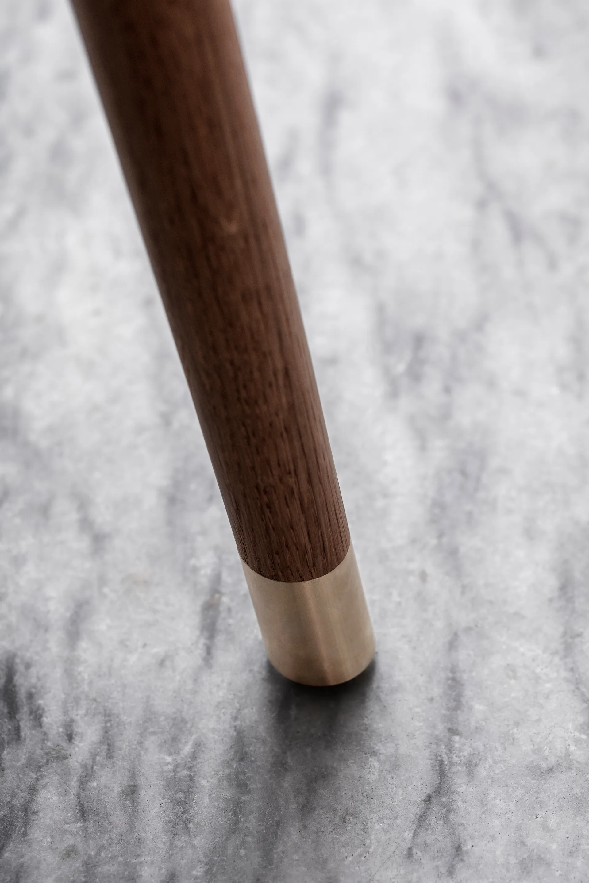 VLA61 Monarch chair armlenestol, Oljad mahogny-Baru 0740 Carl Hansen & Søn