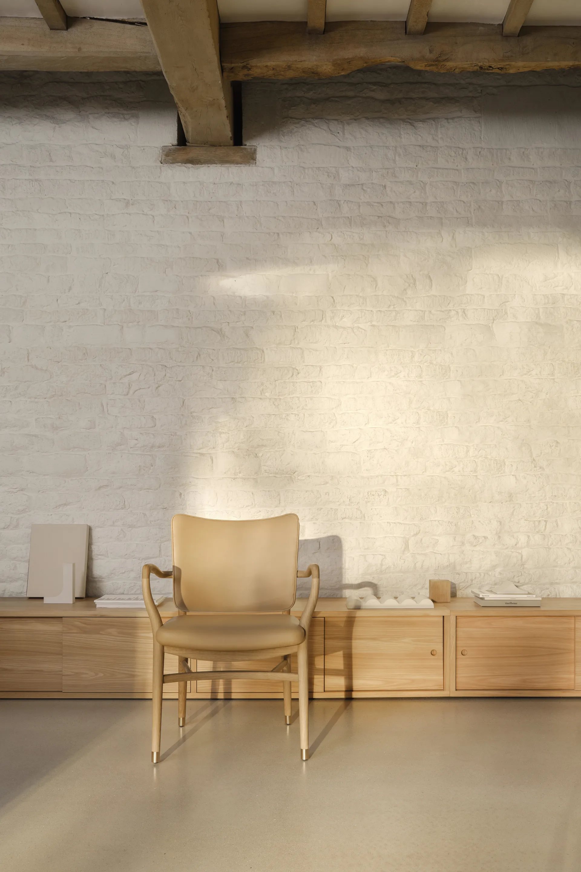 VLA61 Monarch chair armlenestol, Oljebehandlet eik-Sif 90 lær Carl Hansen & Søn