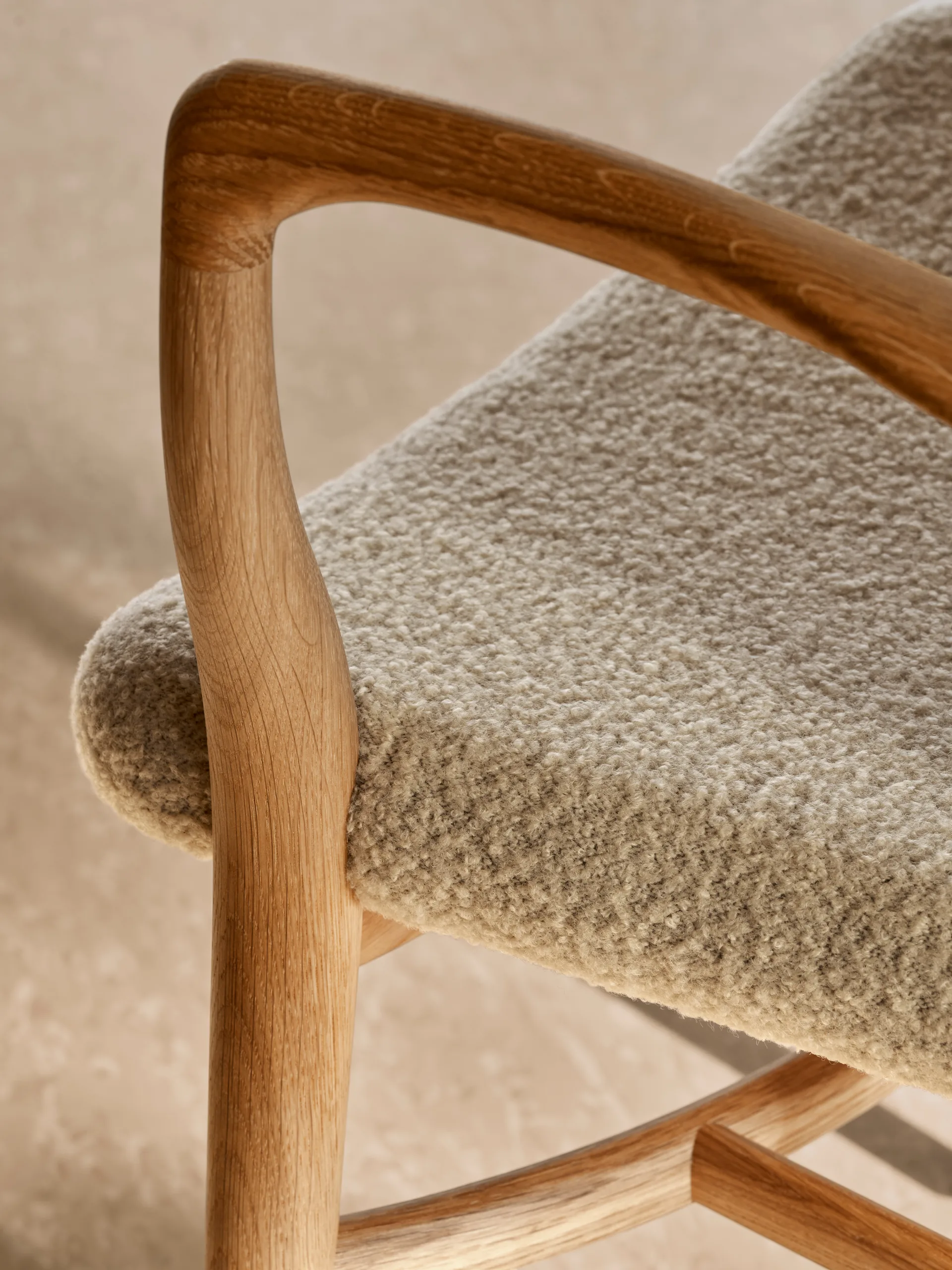 VLA61 Monarch chair armlenestol, Oljed eik-Baru 0410 Carl Hansen & Søn