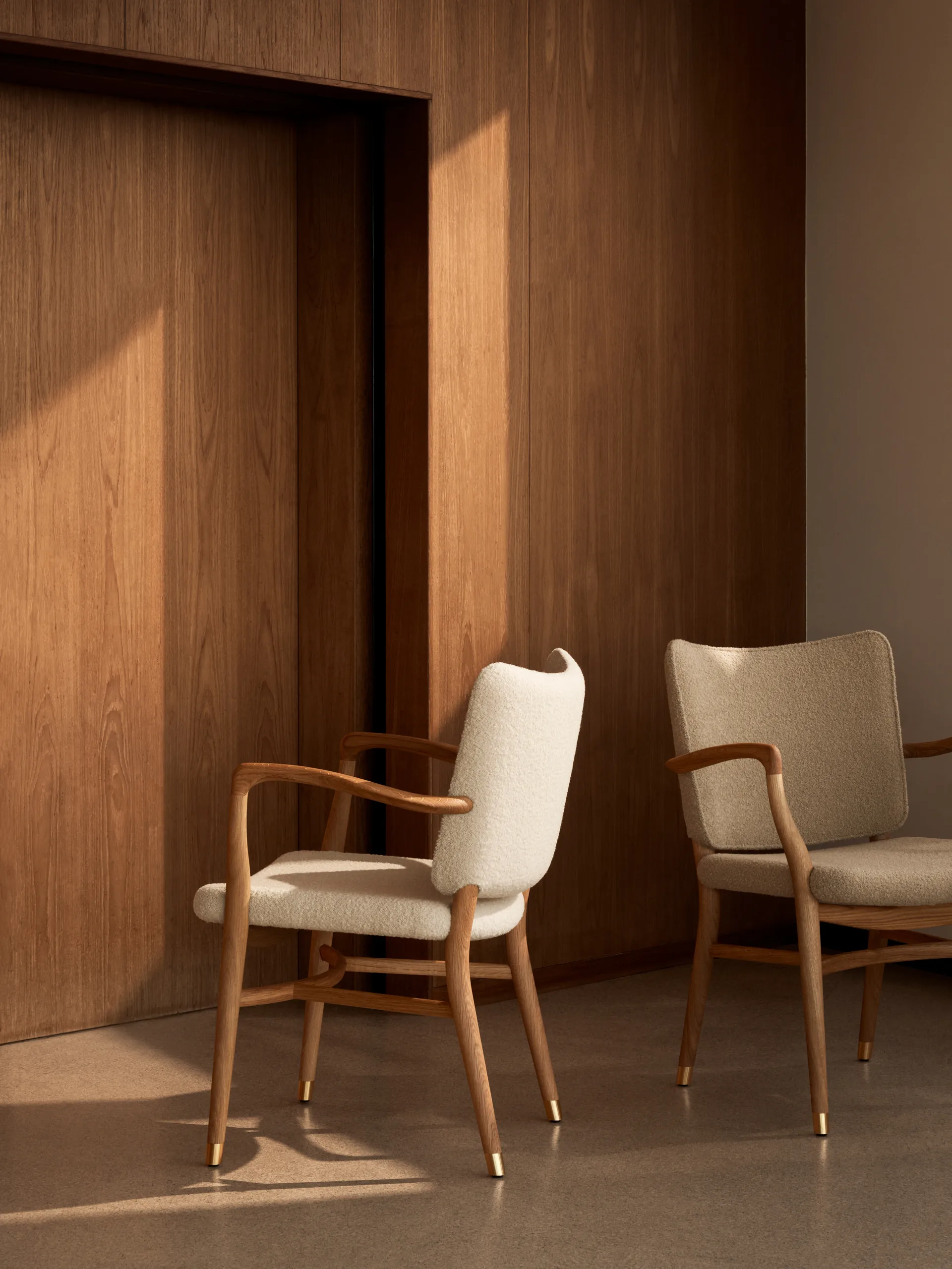 VLA61 Monarch chair armlenestol, Oljed eik-Baru 0410 Carl Hansen & Søn