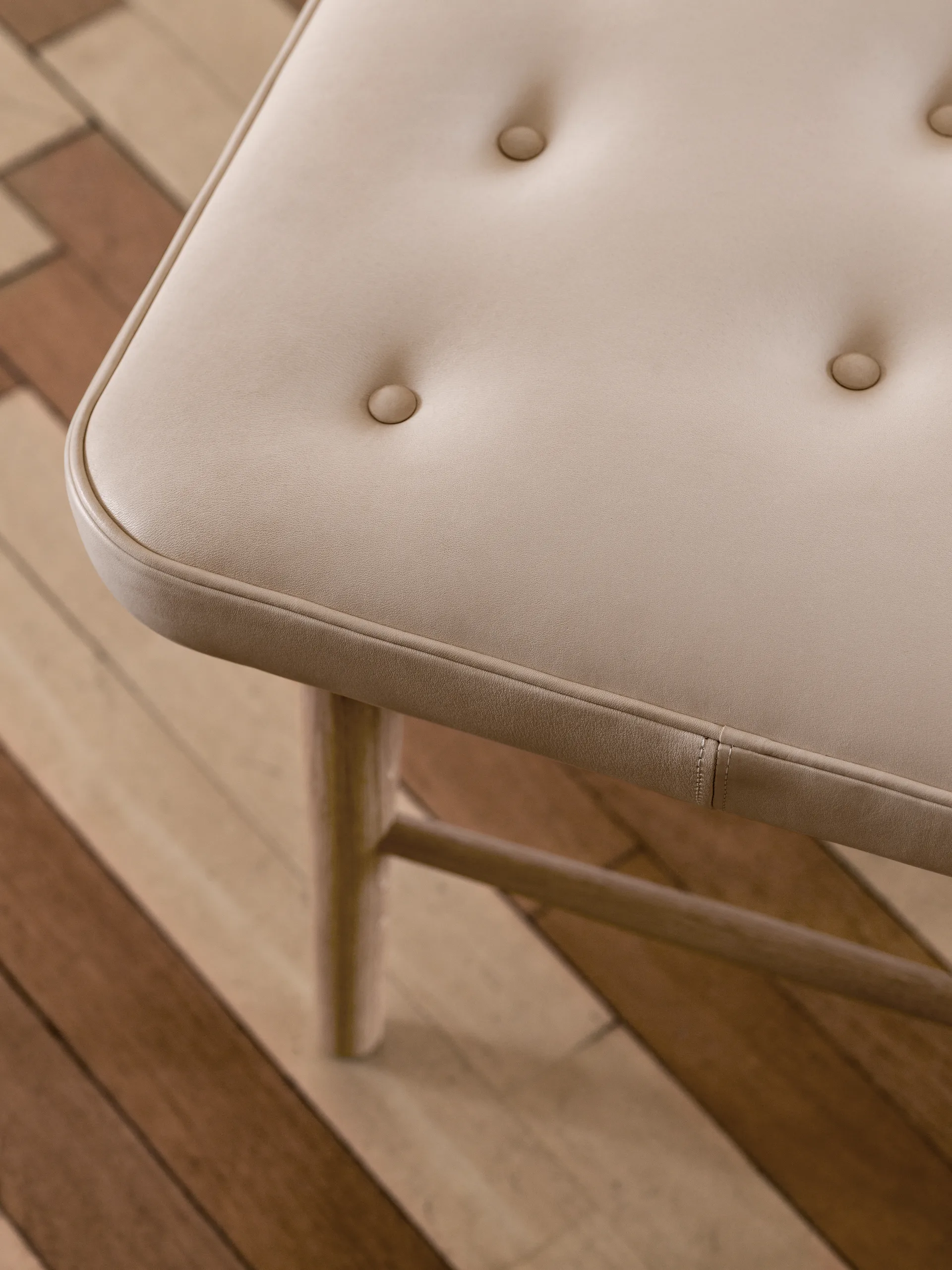 VLA75L Foyer benk, Oljad ek-sif 90 læder, 250 cm Carl Hansen & Søn