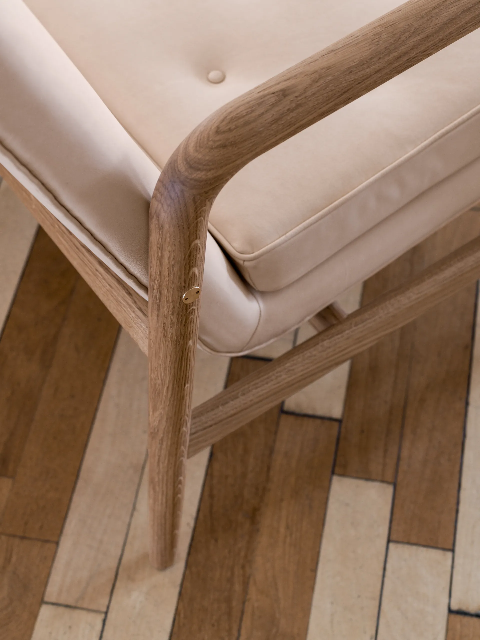 VLA76 Foyer lounge chair, Oljede ek-sif 90 skinn Carl Hansen & Søn