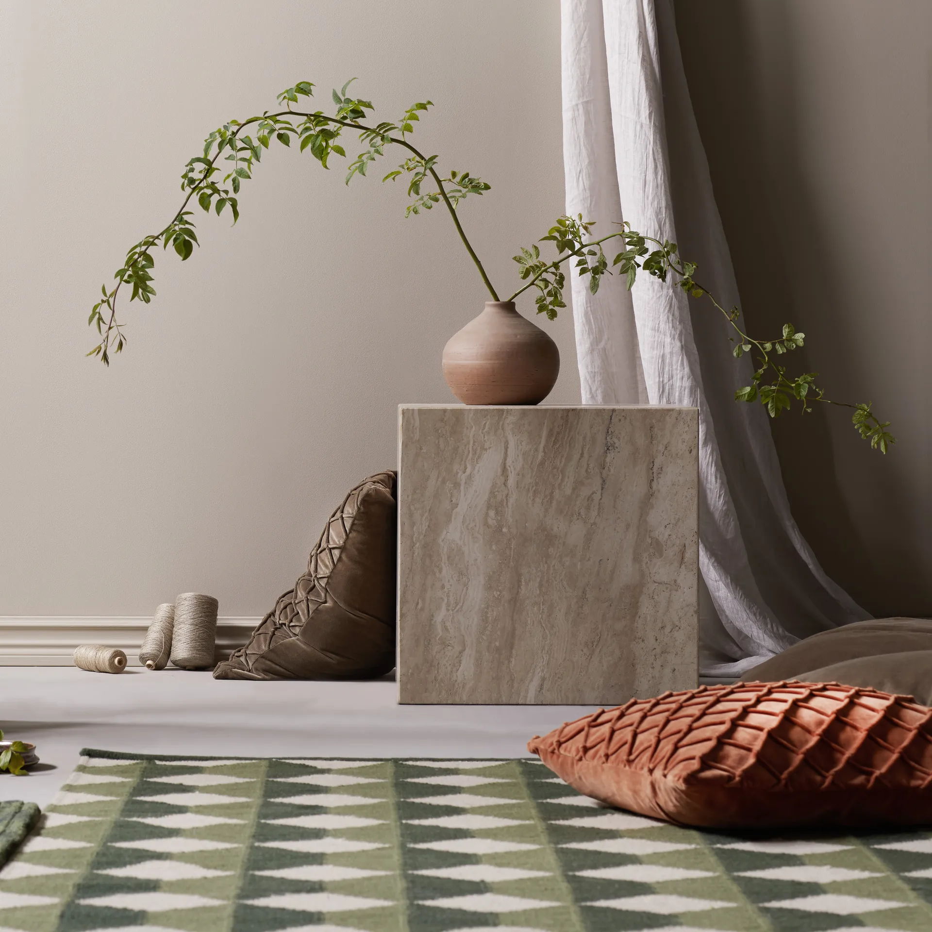 Deva putetrekk 50 x 50 cm, Rust Chhatwal & Jonsson