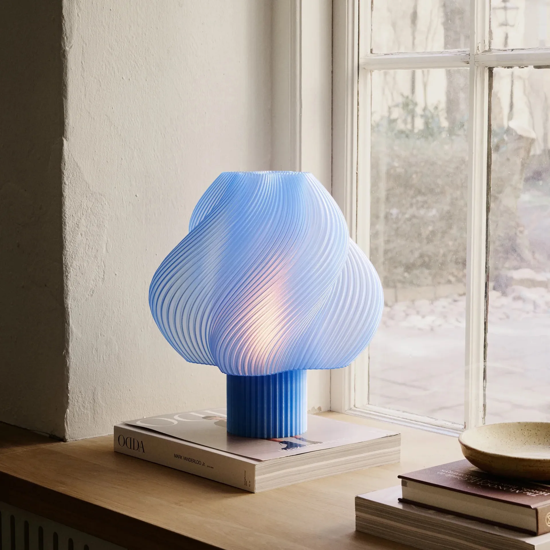 Soft Serve bordlampe, Blueberry sorbet, Grande, 34 cm Crème Atelier