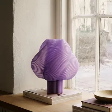 Soft Serve bordlampe - Lavender sorbet, Grande, 34 cm - Crème Atelier