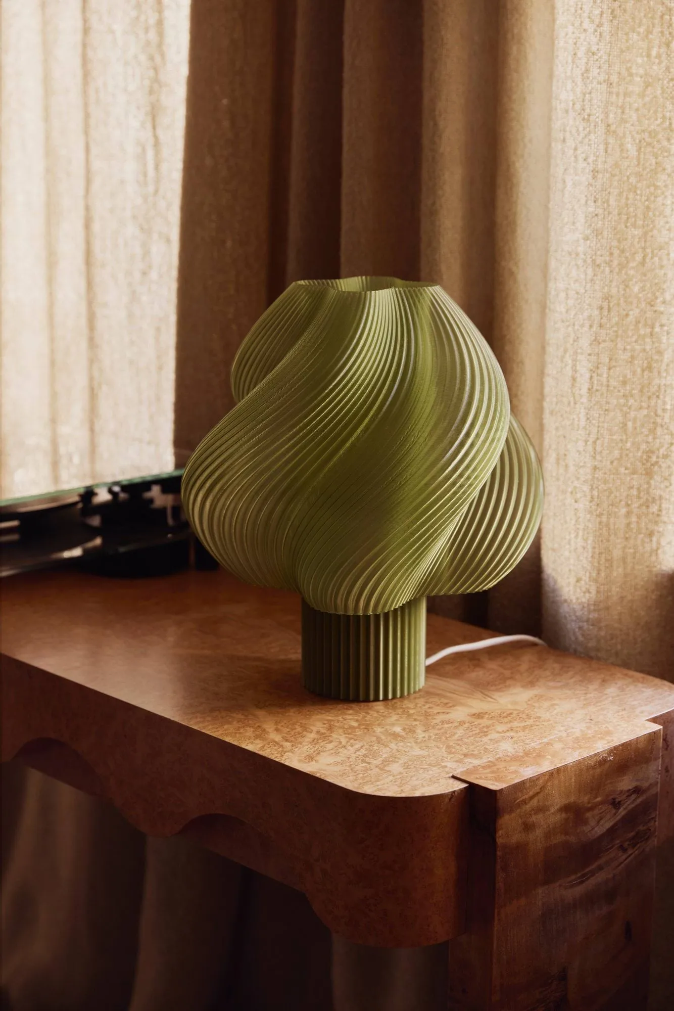 Soft Serve bordlampe, Olive, Grande, 34 cm Crème Atelier