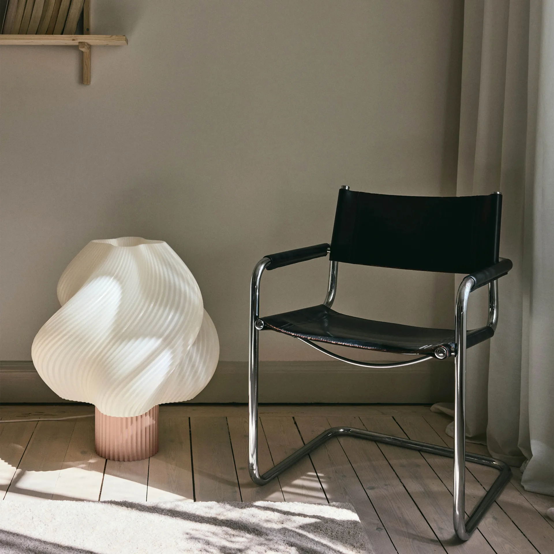 Soft Serve gulvlampe, Wild strawberry, Mega, 63 cm Crème Atelier