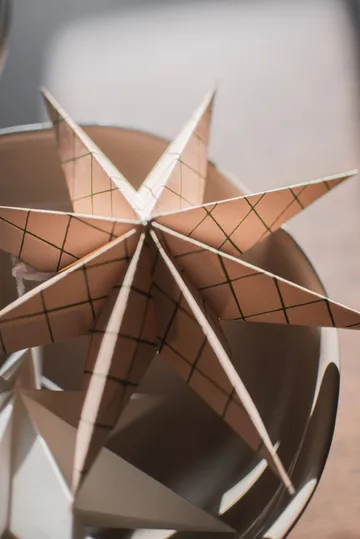 Paper winter star dekorasjonshengel - Square sand, large, Ø19 cm - DBKD