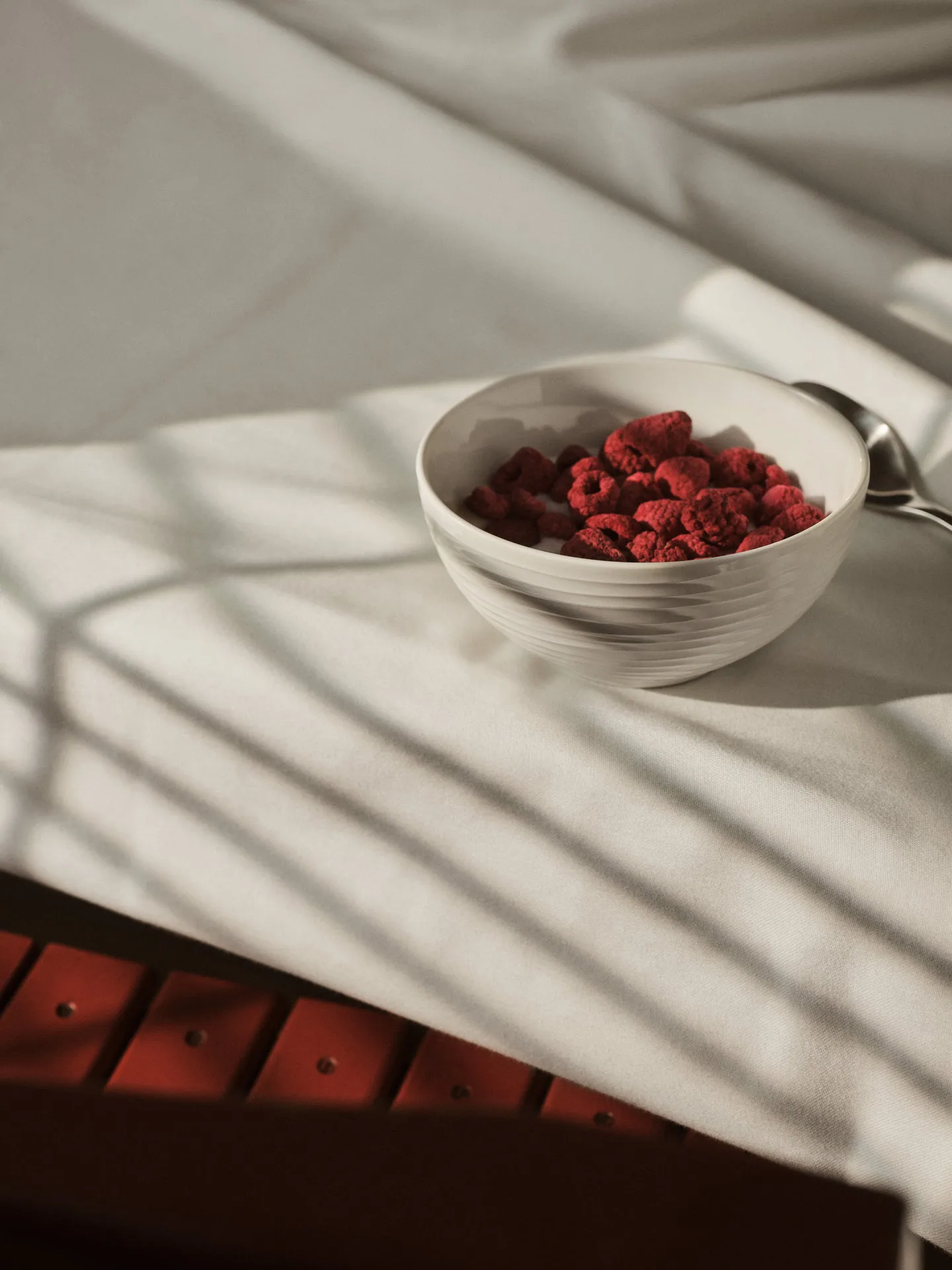 Blond skål, stripe hvit Design House Stockholm