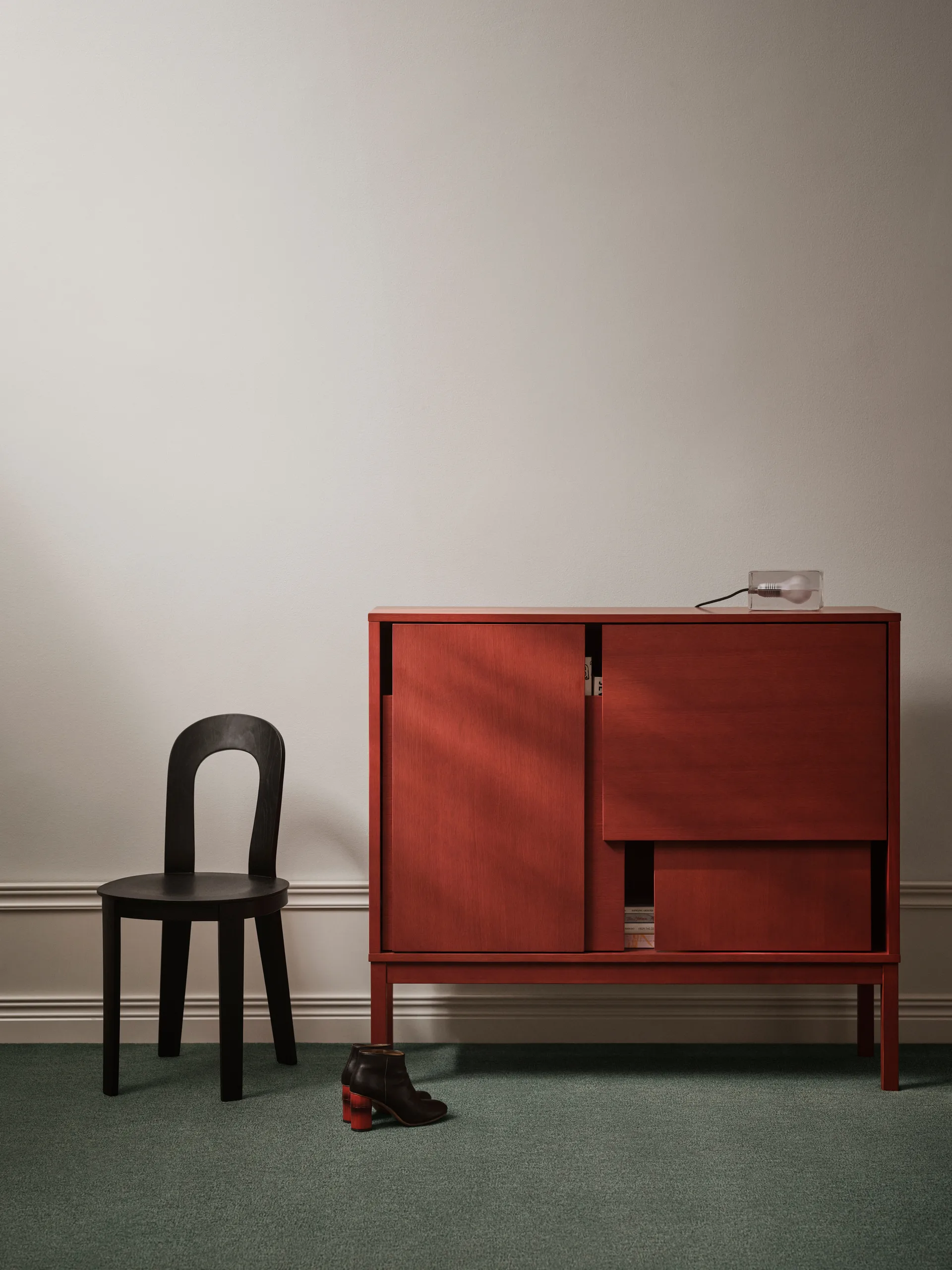 Layer skjenk, Red, 120x110, med ben Design House Stockholm