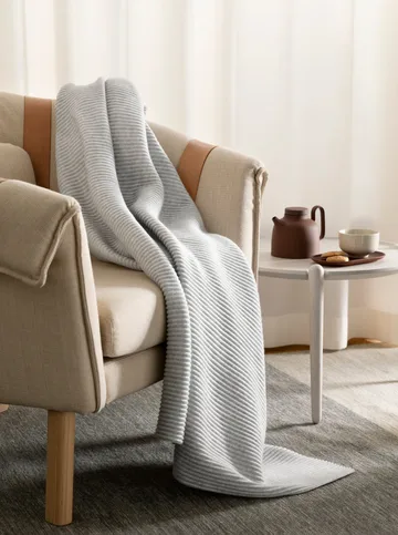 Pleece pledd 140 x 160 cm - Lysegrå - Design House Stockholm