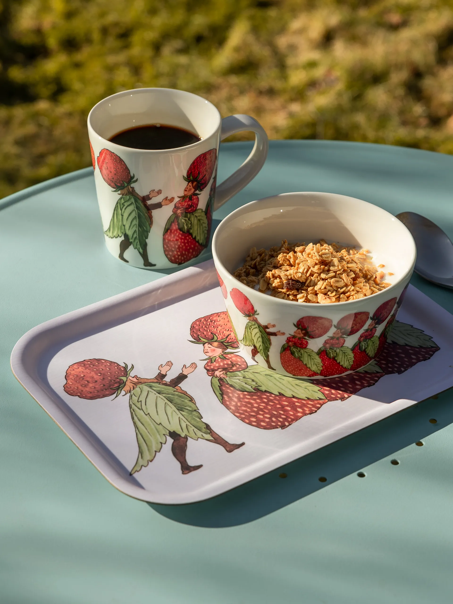 The Strawberry Family brett 20 x 27 cm, White  Design House Stockholm