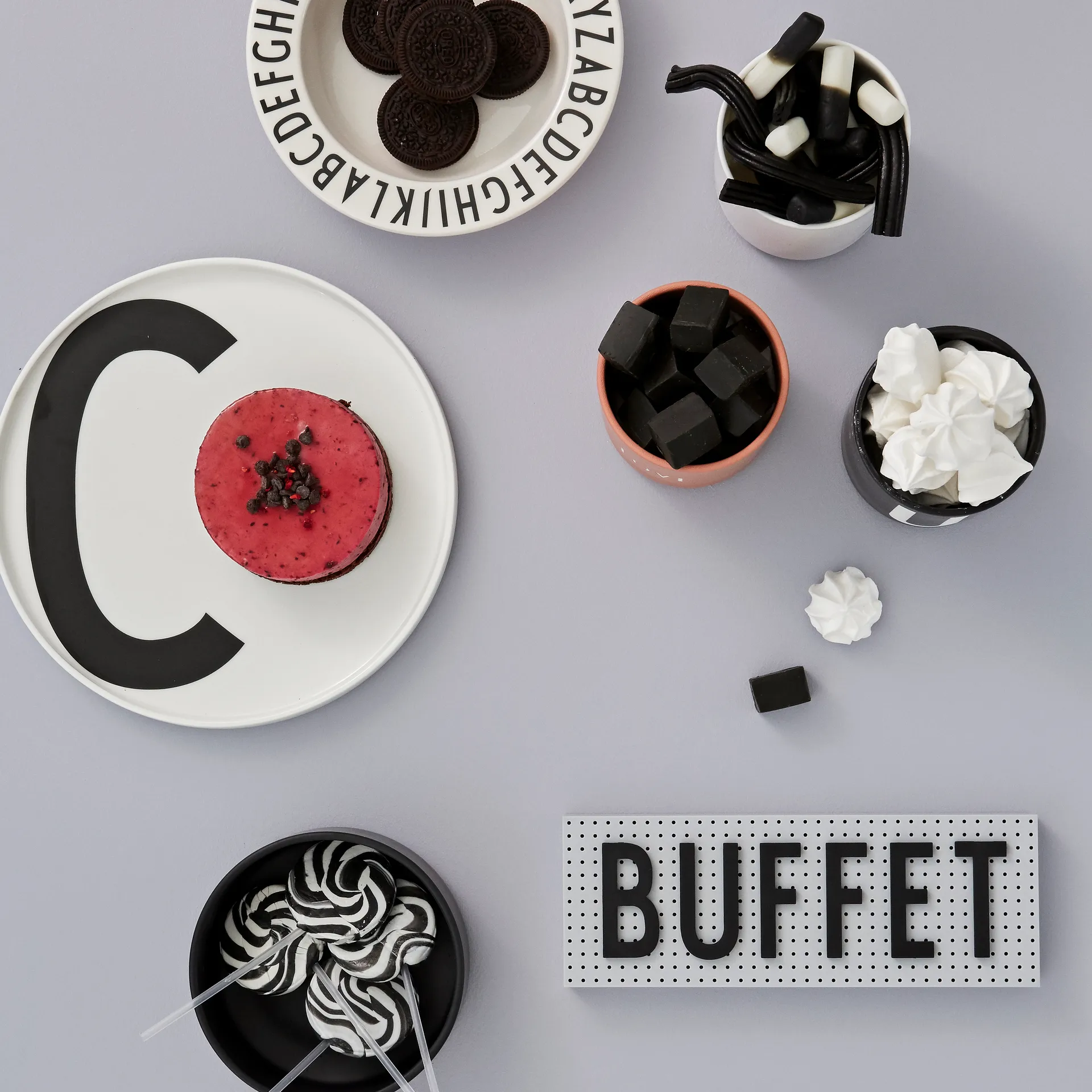 Design Letters Bokstavstavle The Sign, grå Design Letters