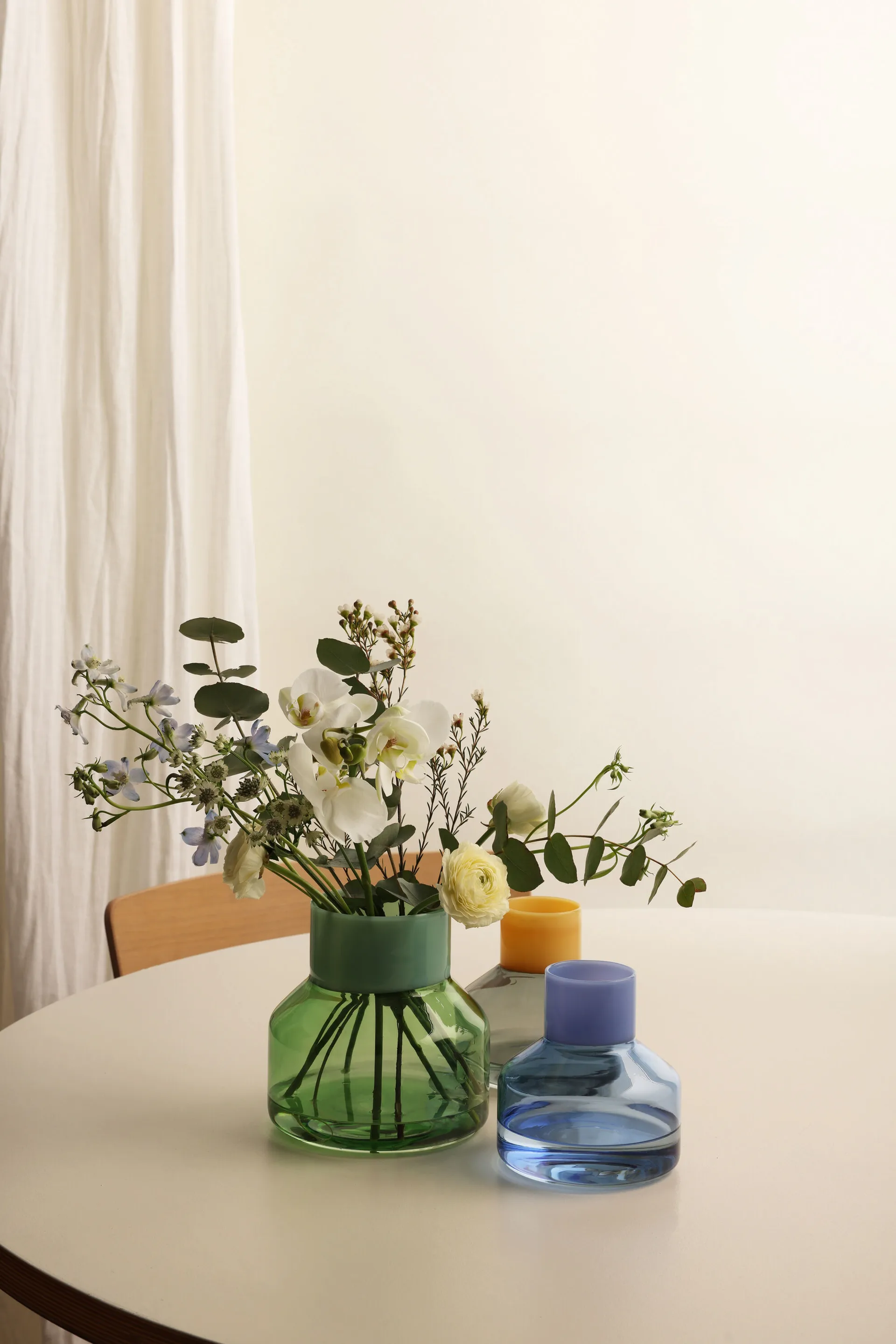 Generous vase large Ø 16,5 cm, Milky green-green Design Letters