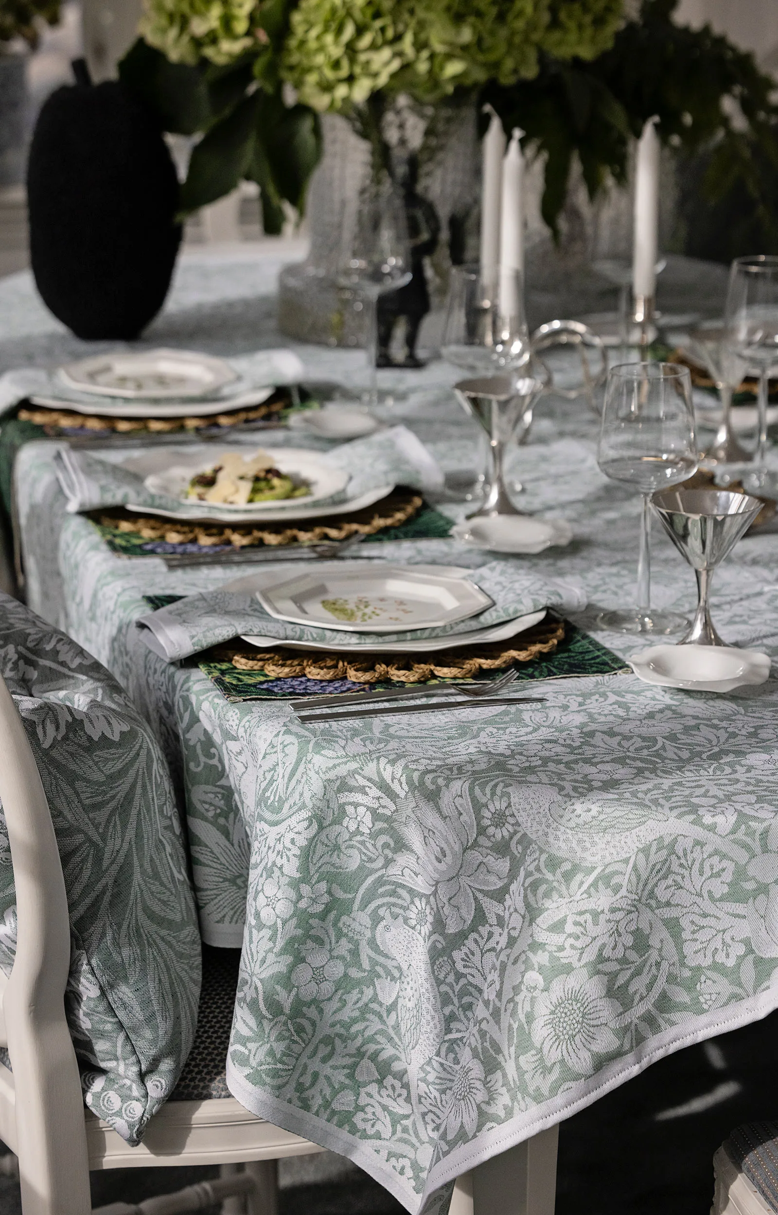 Strawberry Thief duk 150x250 cm, Grønn Ekelund Linneväveri