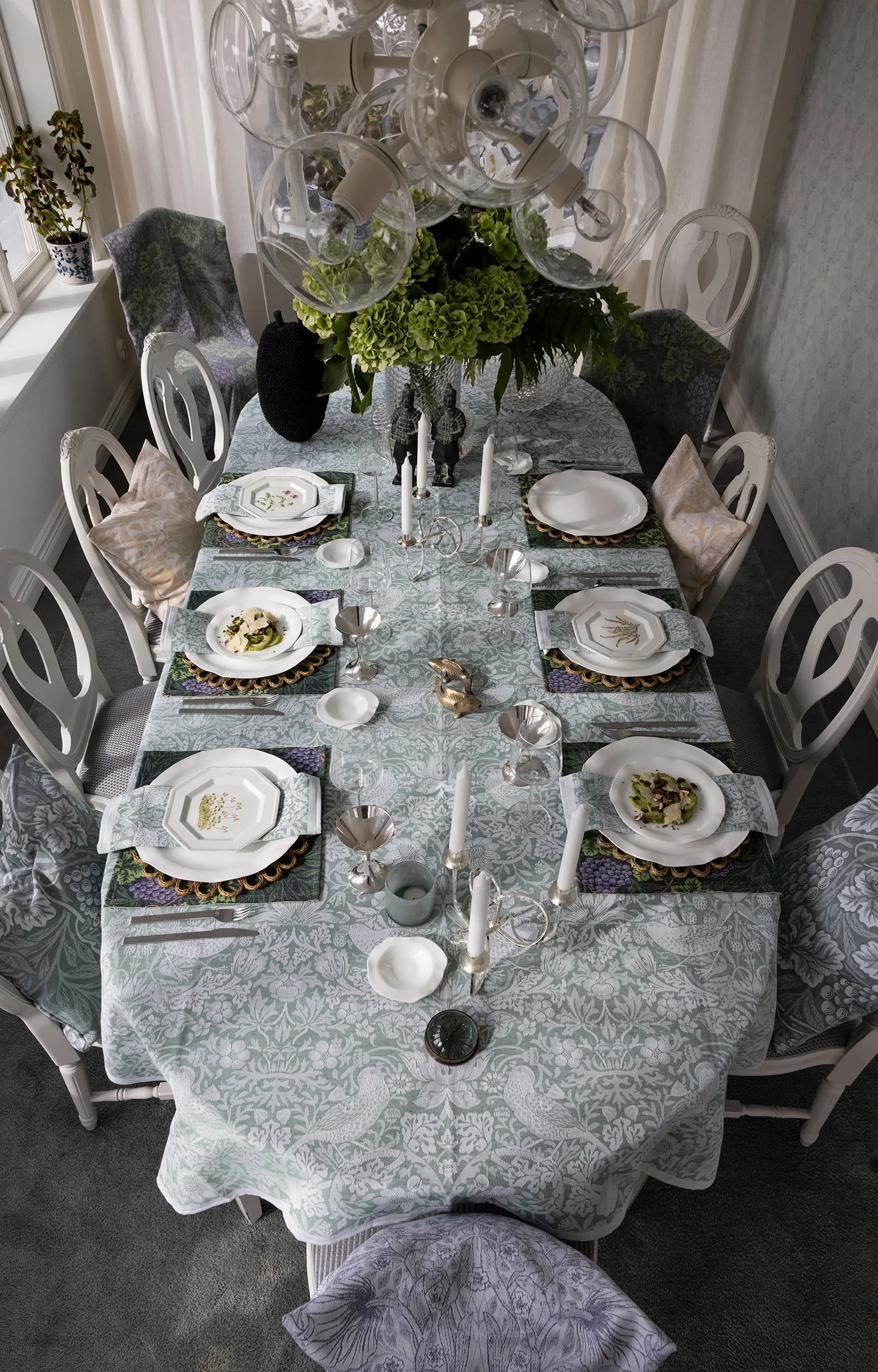 Strawberry Thief duk 150x250 cm, Grønn Ekelund Linneväveri