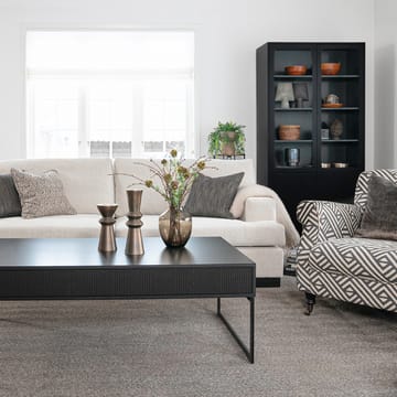 Line vitrineskap - walnut/black, 2+2dører+3+1hyller, svarte metallben - Englesson