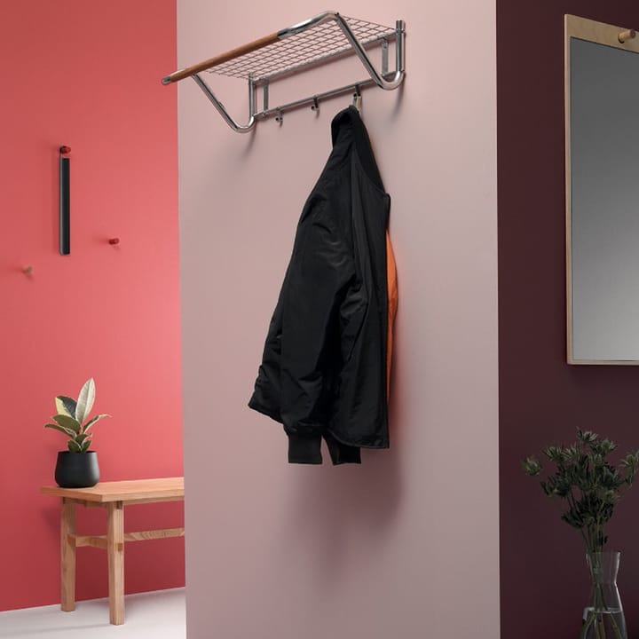 Funk hattehylle, Rustfritt stål, oljet eikerundstav. Essem Design