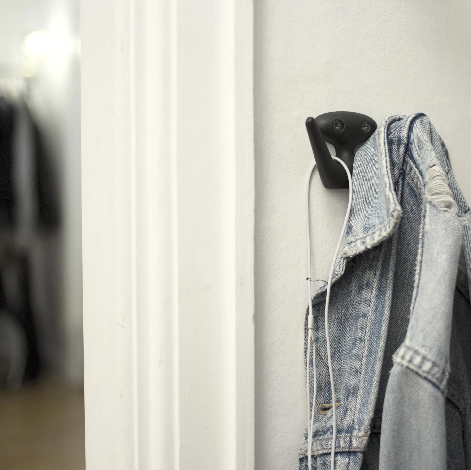 Mama knagg, svart struktur Essem Design