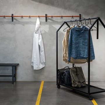 Nostalgi knaggrekke - Valnøtt, aluminiumsstativ - Essem Design