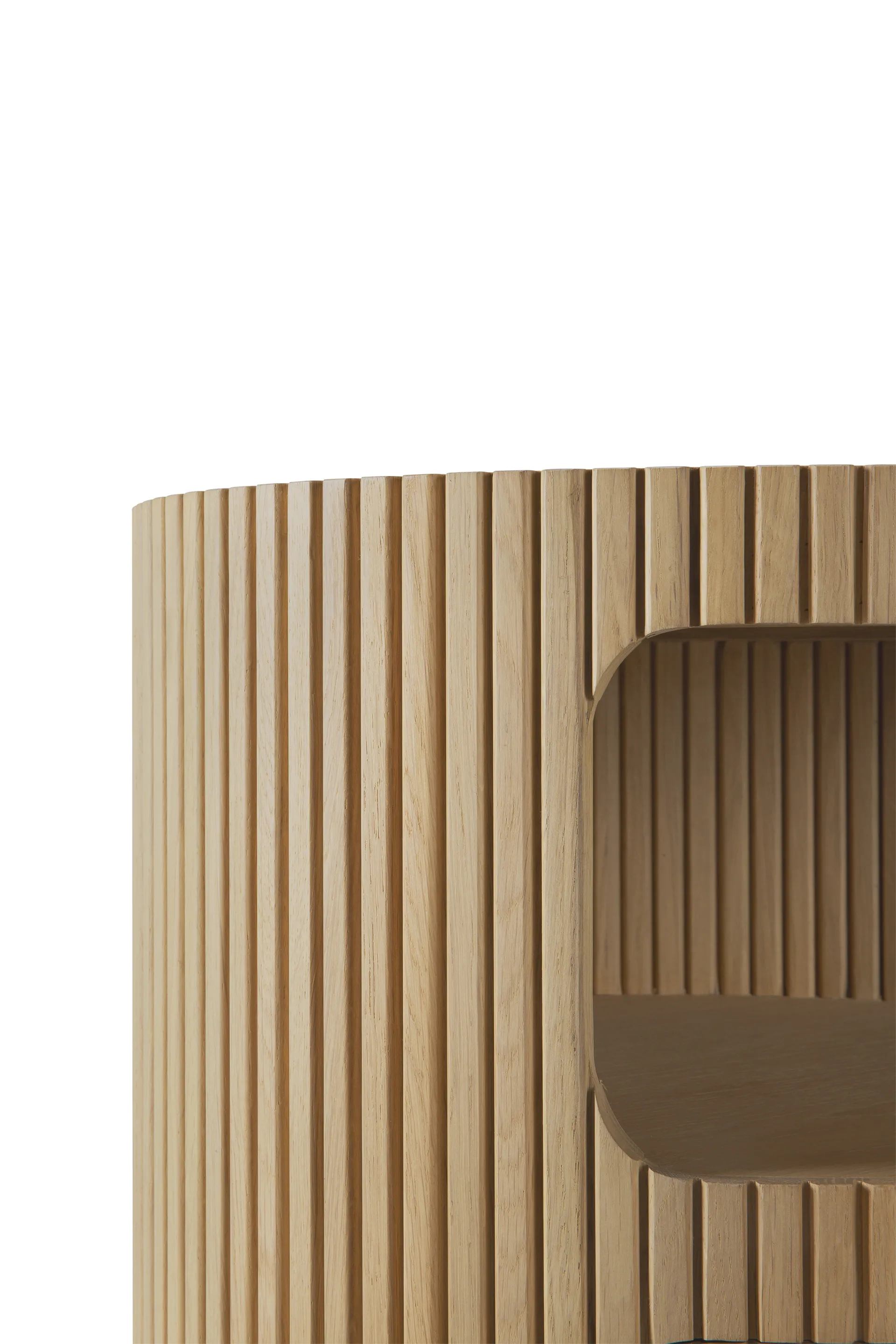 Boomerang kommode med nøkkellås, Eik, Ø45 cm Ethnicraft