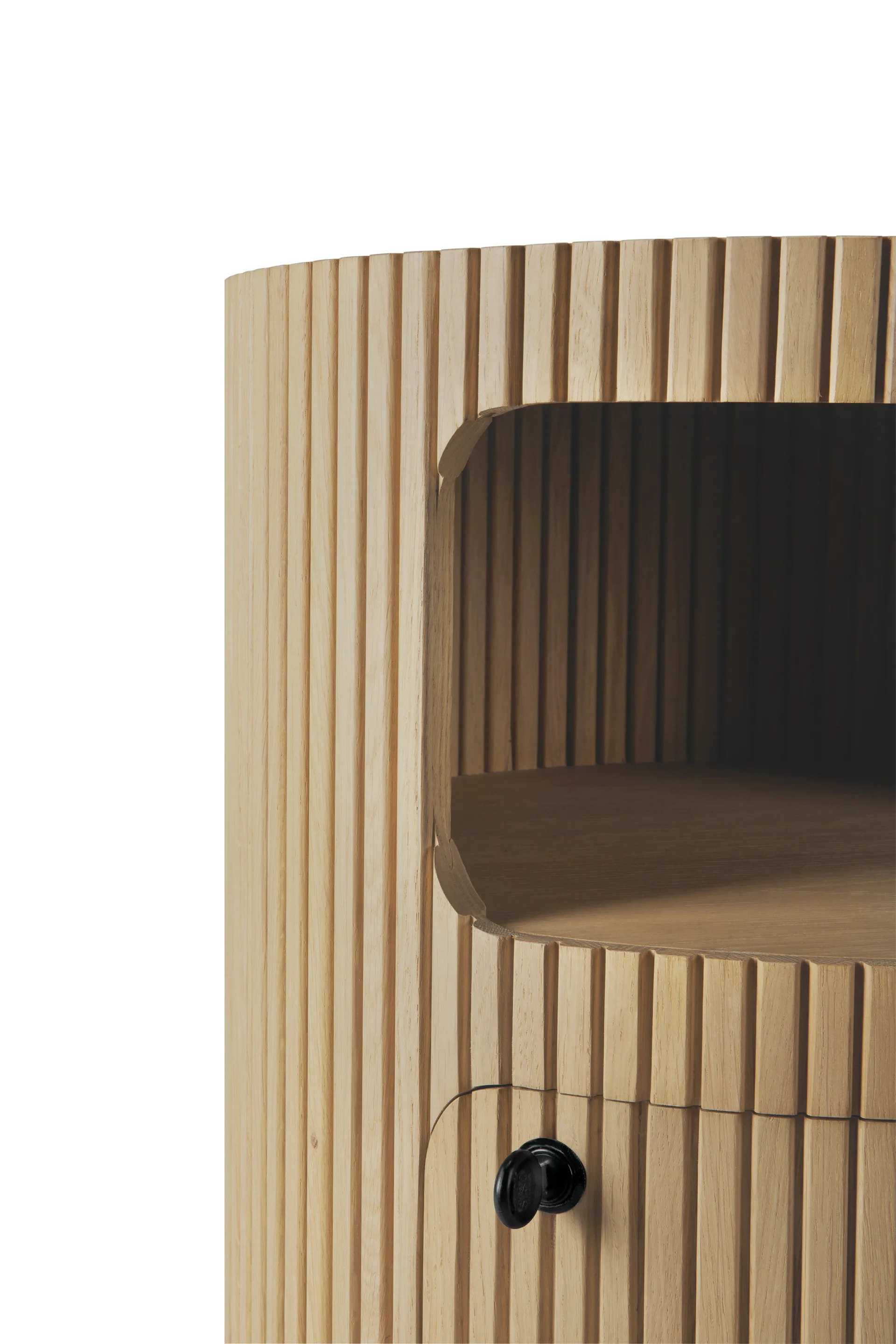 Boomerang kommode med nøkkellås, Eik, Ø45 cm Ethnicraft