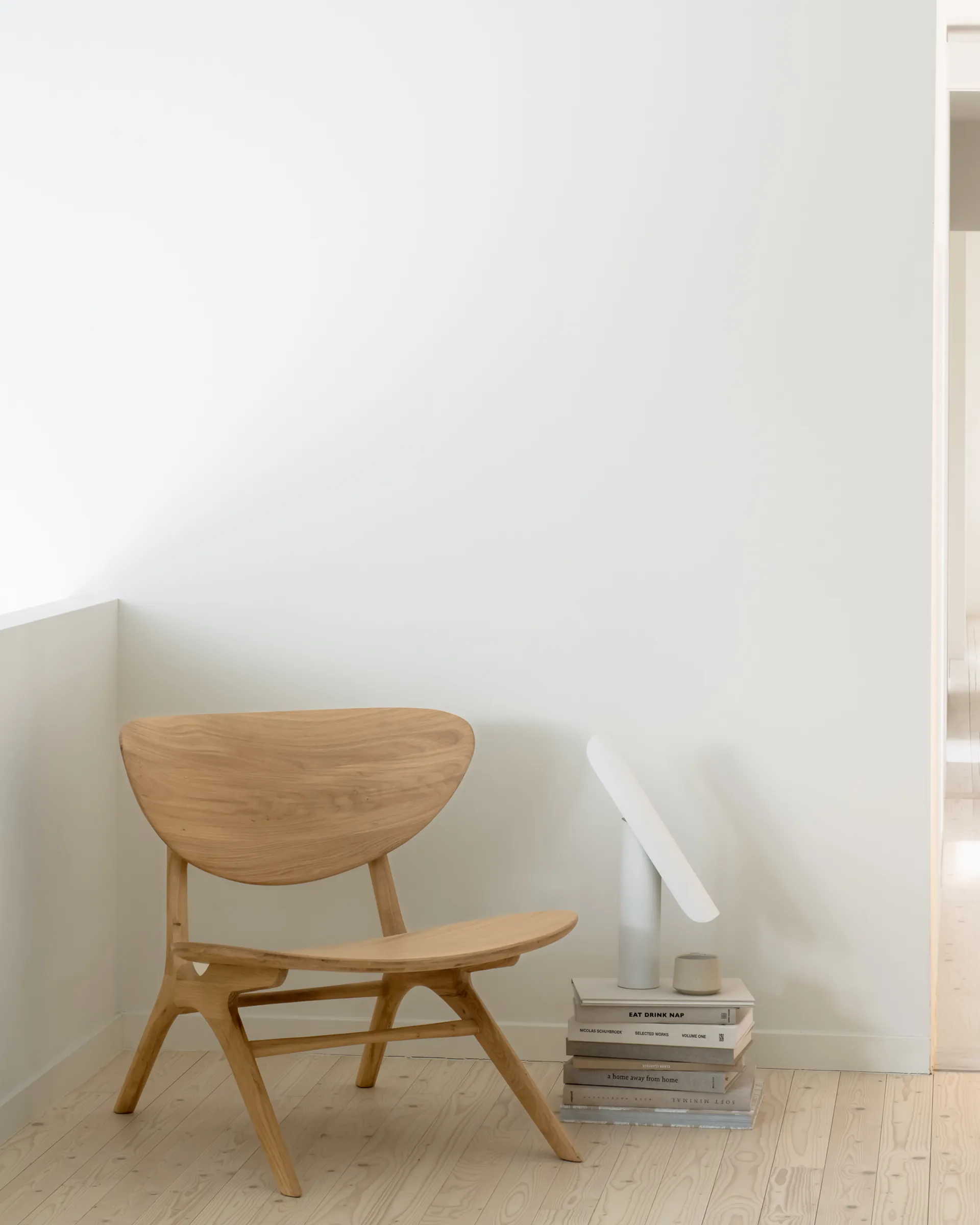 Eye loungestol, Hardvoksoljet eik Ethnicraft