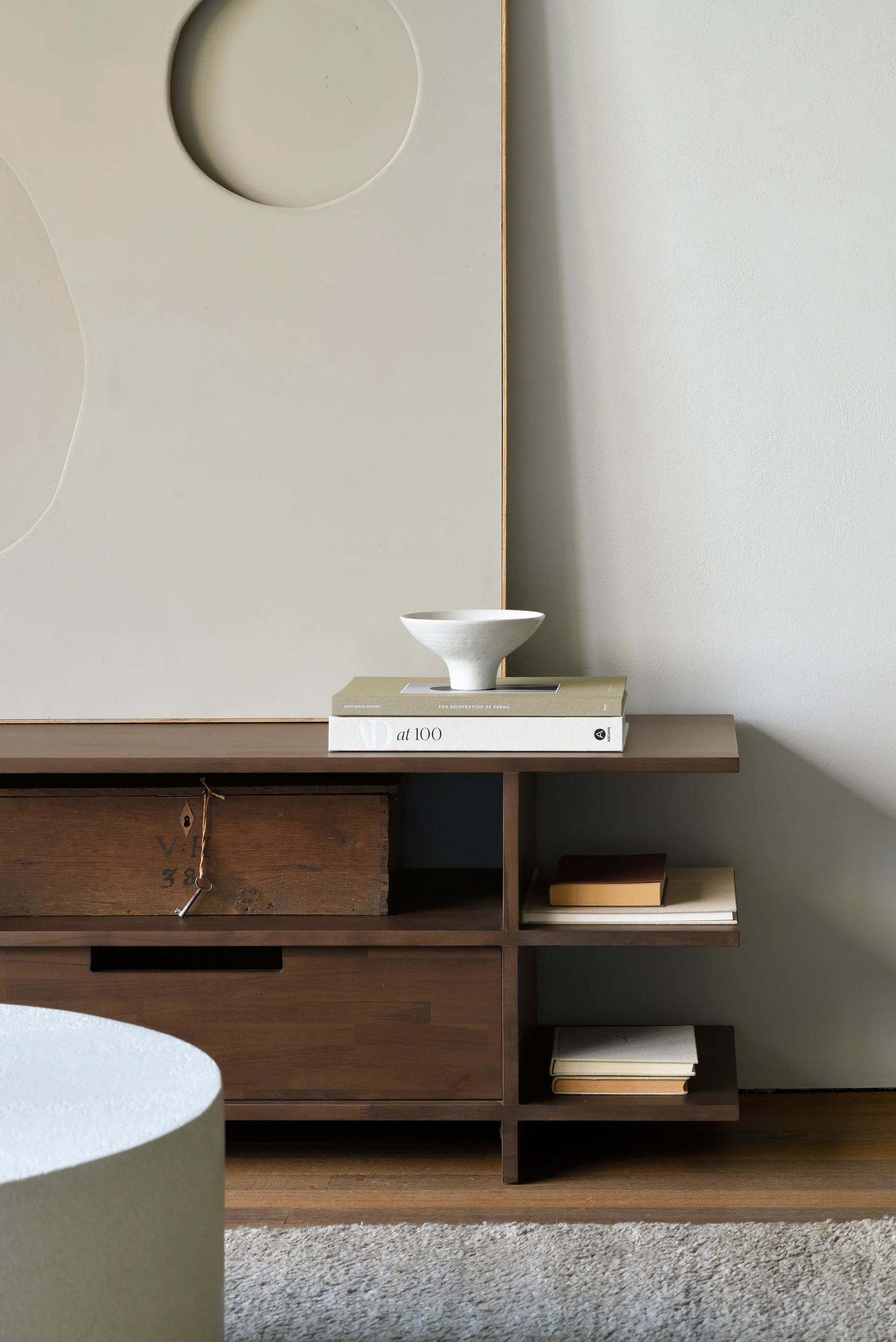 Kabuki mediabenk, Mørkbeiset teak Ethnicraft