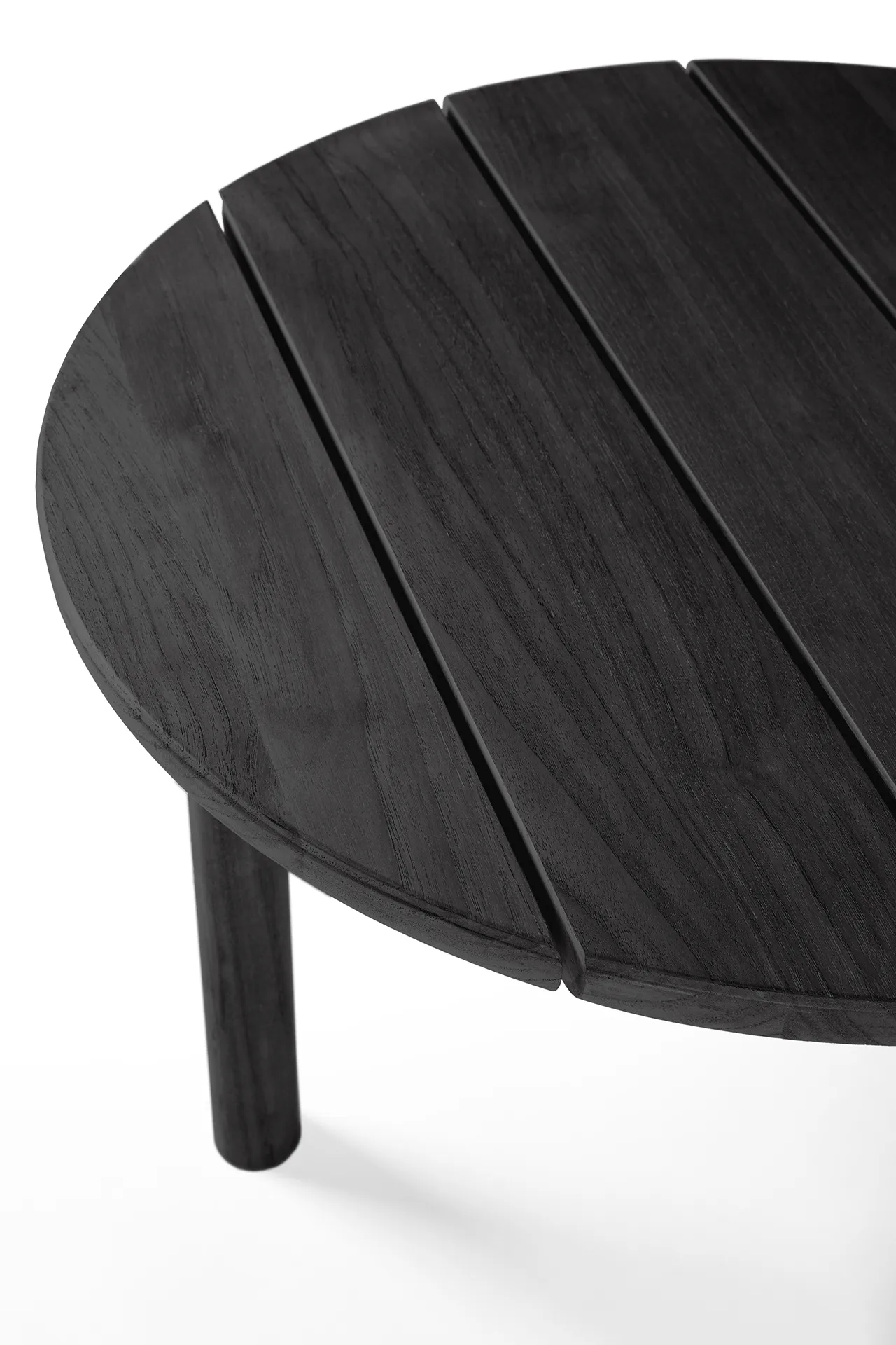 Quatro outdoor salongbord svartbeiset teak, Ø 59 cm Ethnicraft